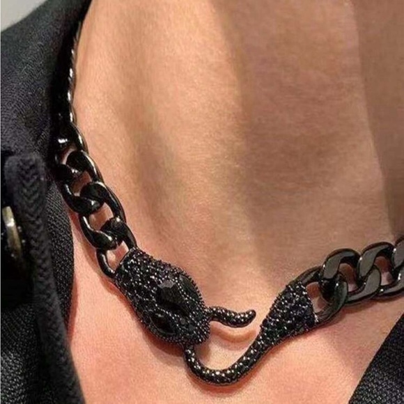 Vintage Gun Black Medusa Snake Necklace - Unique Clavicle Chain for Bold Style💎 - Picture 3 of 5